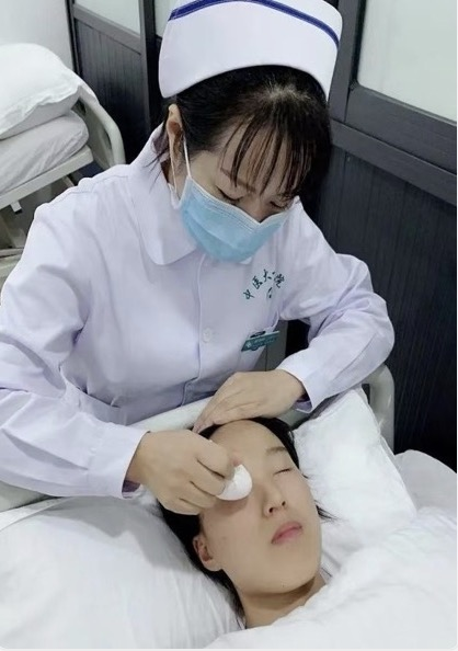 瑶医非遗五行滚蛋疗法